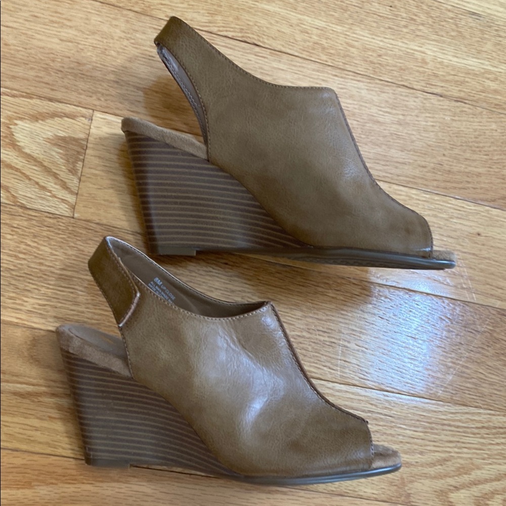 Aerosoles Women's Tan Peep-Toe Heels